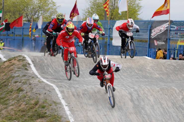 El circuito del polideportivo Andrés Torrejón de Móstoles acoge la 3 Copa de Madrid BMX (5)