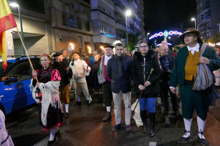 El Desfile de Farolillos ilumina la ciudad de Móstoles en conmemoración de los históricos Alcaldes (2)
