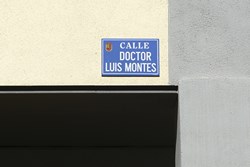 Placa homenaje al doctor Luis Montes 1