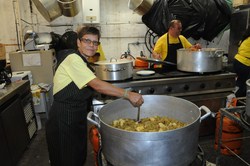 Comida en la peña Los Corbatos 5