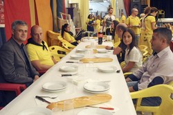 Comida en la peña Los Corbatos 6