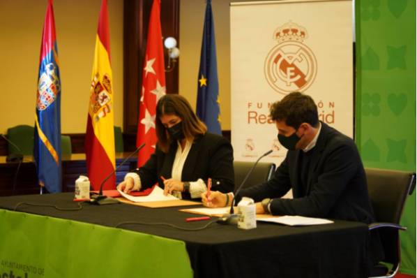 firma convenio Iker Casillas