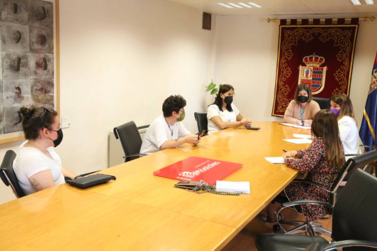 Reunión de la Alcaldesa Noelia Posse con los jóvenes mostoleños 3