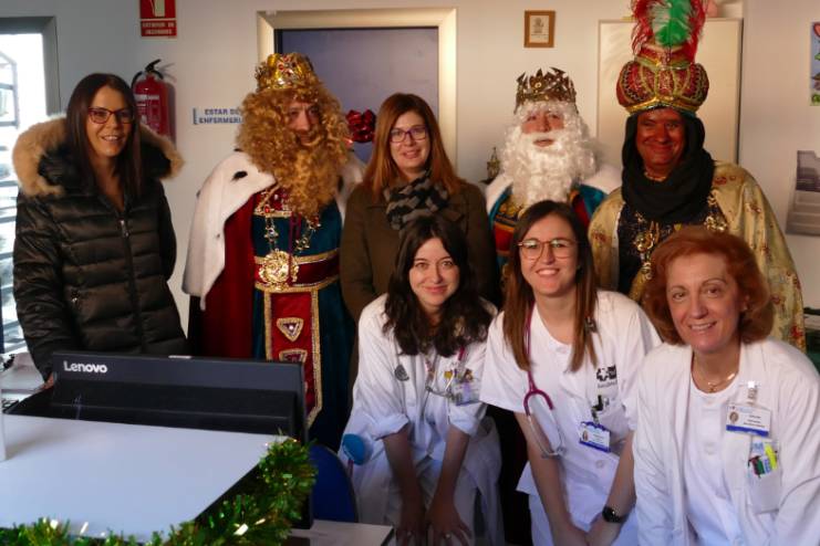 Visita de los Reyes Magos a los hospitales de Móstoles 5