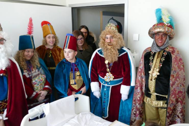 Visita de los Reyes Magos a los hospitales de Móstoles 8