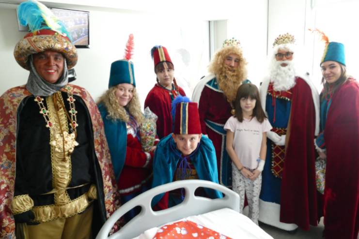 Visita de los Reyes Magos a los hospitales de Móstoles 9