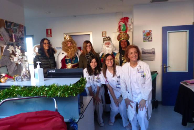 Visita de los Reyes Magos a los hospitales de Móstoles 11