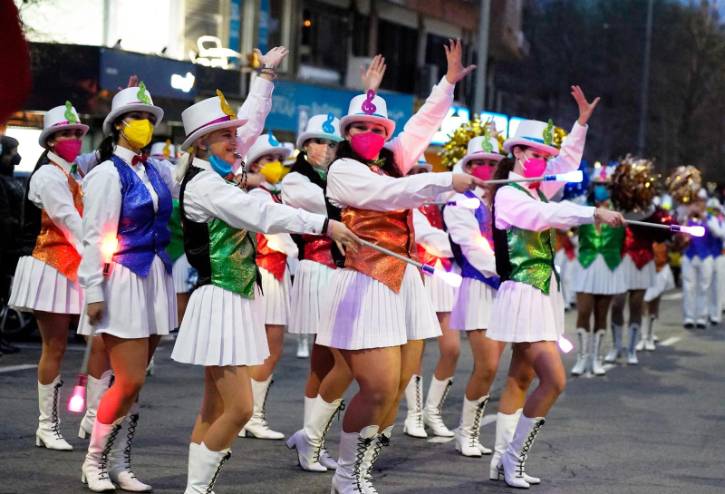 Miles de personas disfrutaron del tradicional desfile de carnaval de Móstoles 2022 (6)