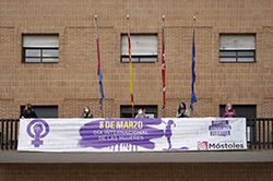 Despligue de pancarta Dia Internacional de la Mujer