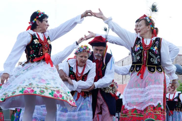 Móstoles celebró el Día de las Regiones con bailes regionales y actuaciones (4)
