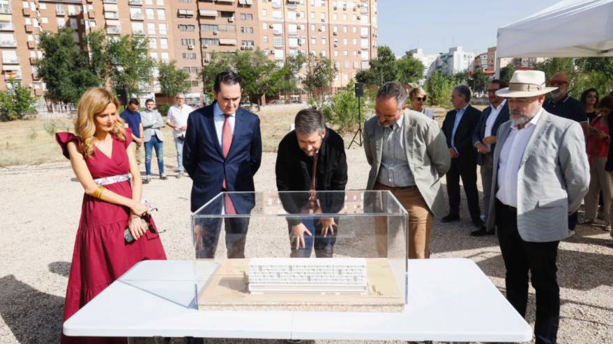 Visita a la parcela que albergará el Palacio de la Justicia de Móstoles (1)