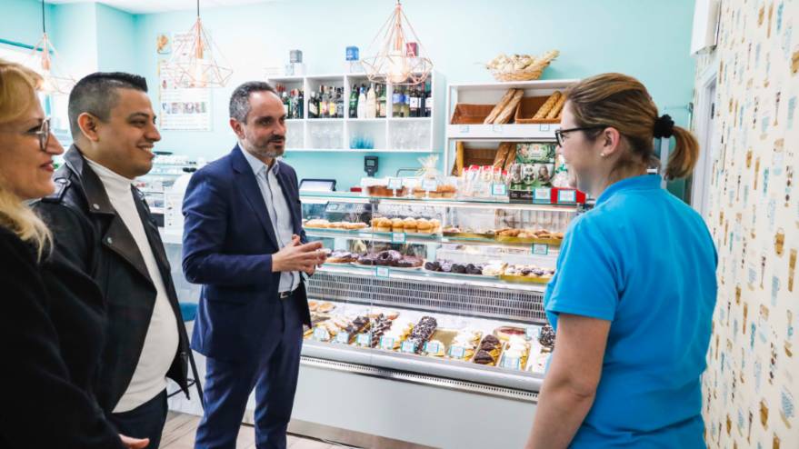 El Alcalde continúa con sus visitas de apoyo al comercio local (2)