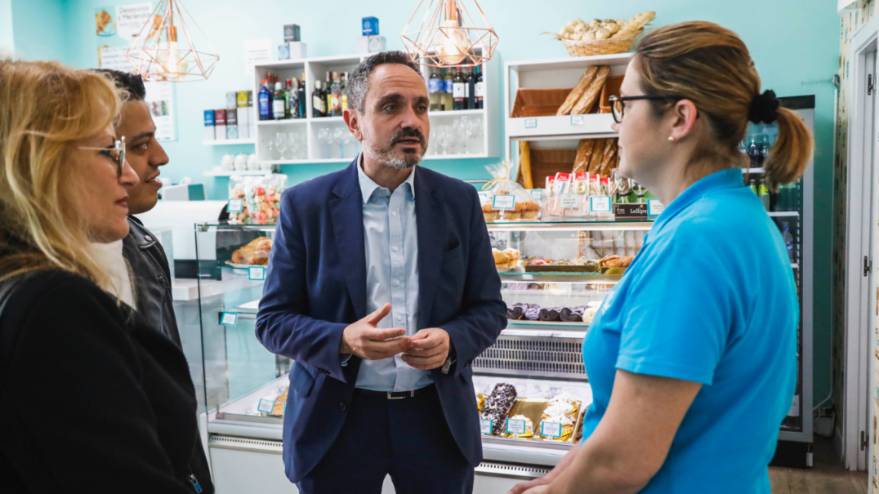 El Alcalde continúa con sus visitas de apoyo al comercio local (4)