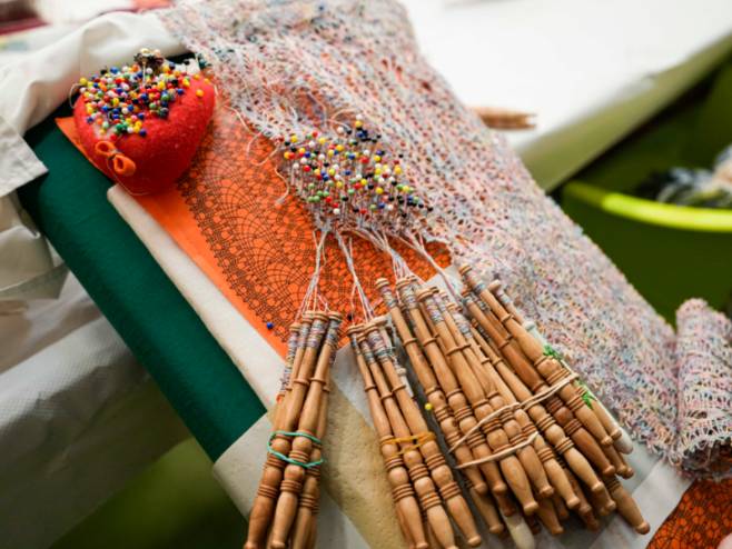 El Alcalde de Móstoles asiste al XI Encuentro Nacional de Encaje de Bolillos (1)