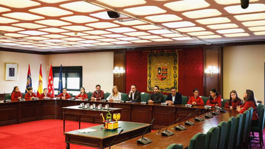 Recepción a los alumnos del colegio Villaeuropa que ganaron en la final nacional de la First Lego League (1)