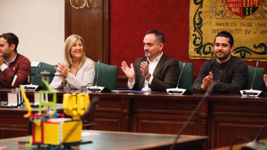 Recepción a los alumnos del colegio Villaeuropa que ganaron en la final nacional de la First Lego League (2)