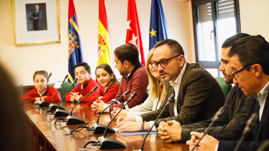 Recepción a los alumnos del colegio Villaeuropa que ganaron en la final nacional de la First Lego League (3)