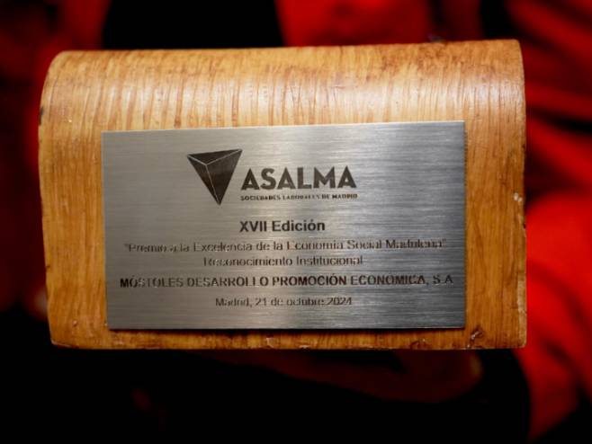Premio a la Excelencia de la Economía Social Madrileña otorgado por ASALMA a Móstoles (3)