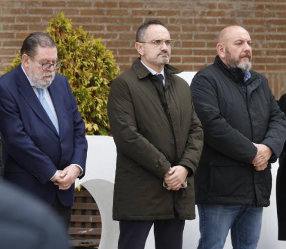 Minuto de silencio por las víctimas y afectados de la DANA (3)