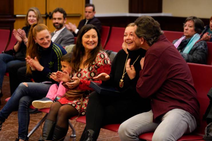 El Ayuntamiento de Móstoles entrega la Medalla de Oro de la ciudad a Luna Reyes (8)