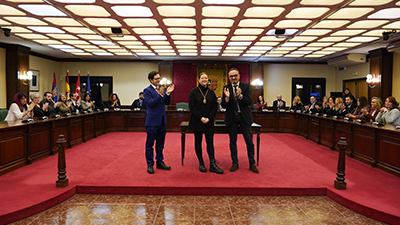 El destacada Ayuntamiento de Móstoles entrega la Medalla de Oro de la ciudad a Luna Reyes