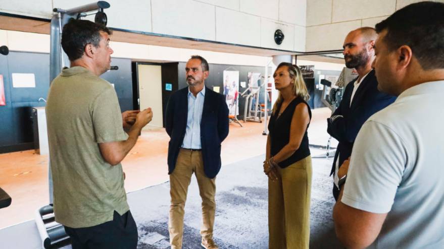 Firma de contrato para la gestión integral del complejo deportivo de Parque Coimbra (1)