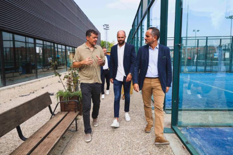 Firma de contrato para la gestión integral del complejo deportivo de Parque Coimbra (2)