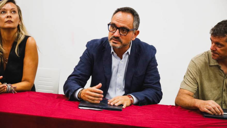 Firma de contrato para la gestión integral del complejo deportivo de Parque Coimbra (4)