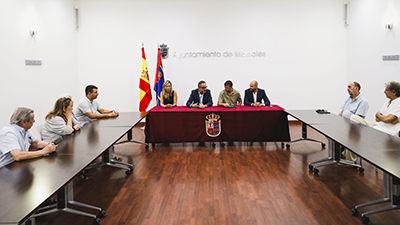 destacada Firma de contrato para la gestión integral del complejo deportivo de Parque Coimbra (5) copia