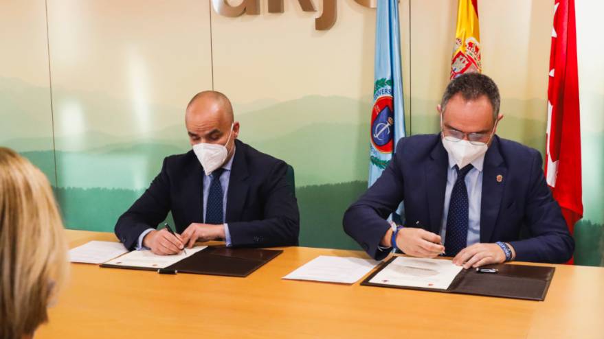 El Ayuntamiento de Móstoles renueva el convenio con la URJC para la Universidad de Mayores (1)