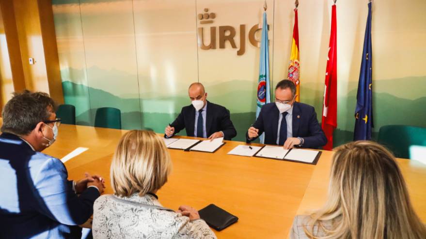 El Ayuntamiento de Móstoles renueva el convenio con la URJC para la Universidad de Mayores (2)