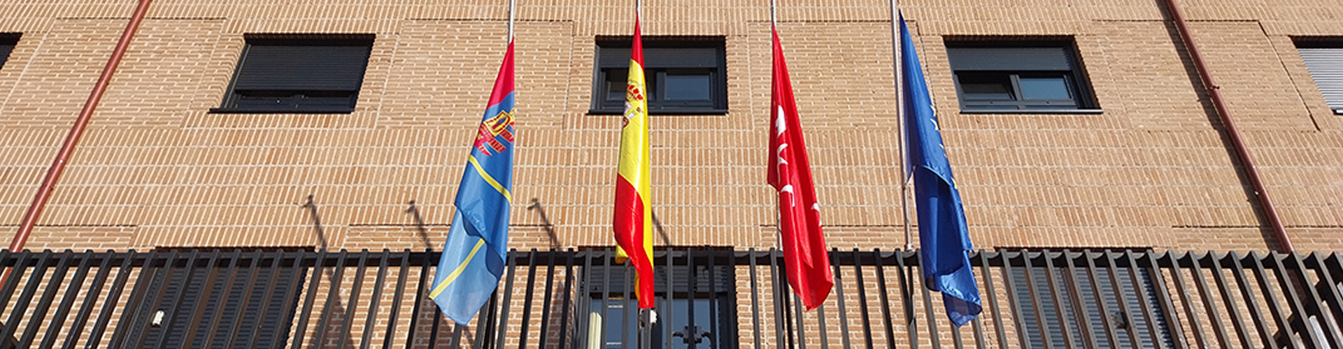 slider Banderas a media asta en Móstoles