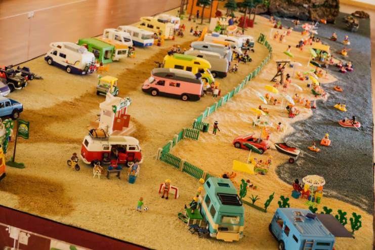 Los clicks de Playmobil vuelven al Museo de la Ciudad con la exposición De veraneo en el camping (1)