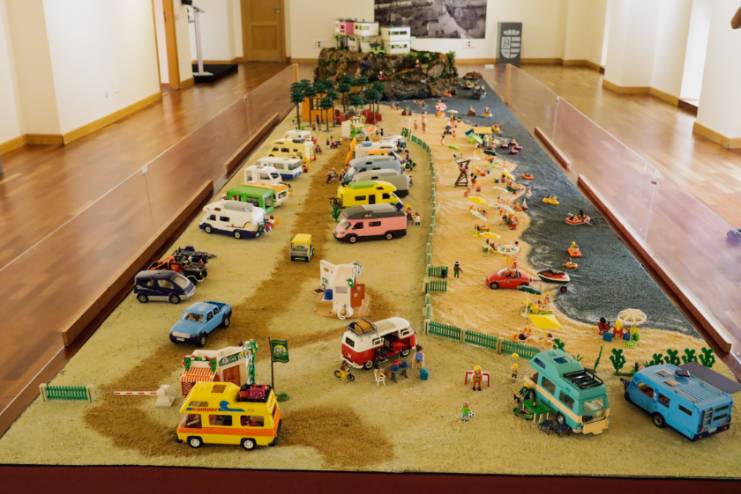 Los clicks de Playmobil vuelven al Museo de la Ciudad con la exposición De veraneo en el camping (2)