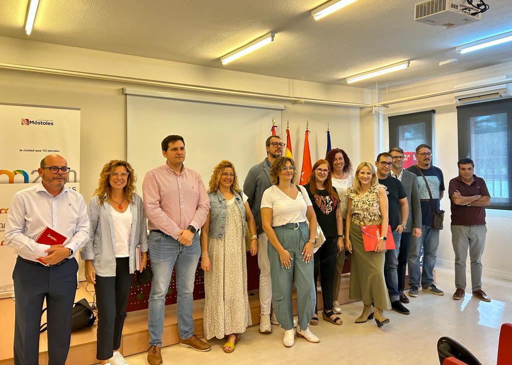 La Concejal de Economía, Industria y Empleo se reúne con las asociaciones municipales para iniciar un plan estratégico de colaboración del tejido empresarial y comercial de la ciudad