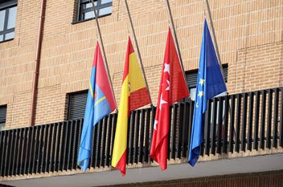 destacada Banderas a media asta en Móstoles copia