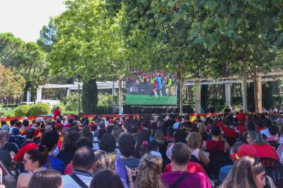 Móstoles acude masivamente a apoyar a la selección femenina de fútbol de España (3)
