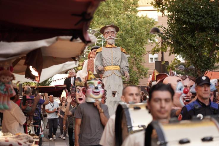 Desfile de gigantes y cabezudos (12)