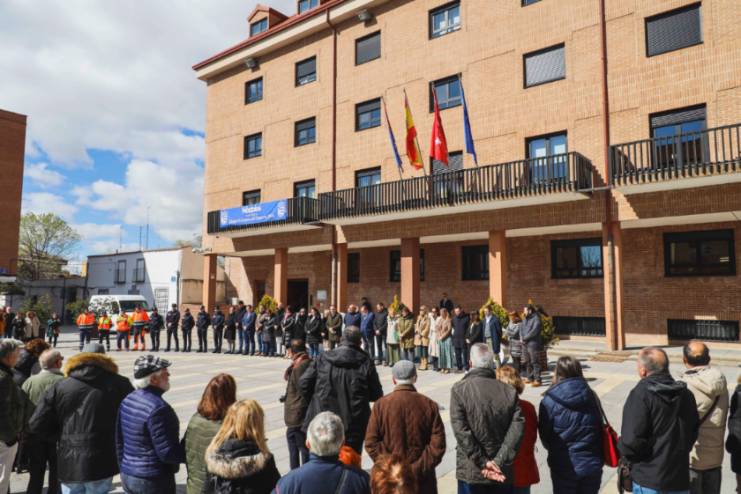 Móstoles guarda un minuto de silencio por las víctimas del 11-M (1)