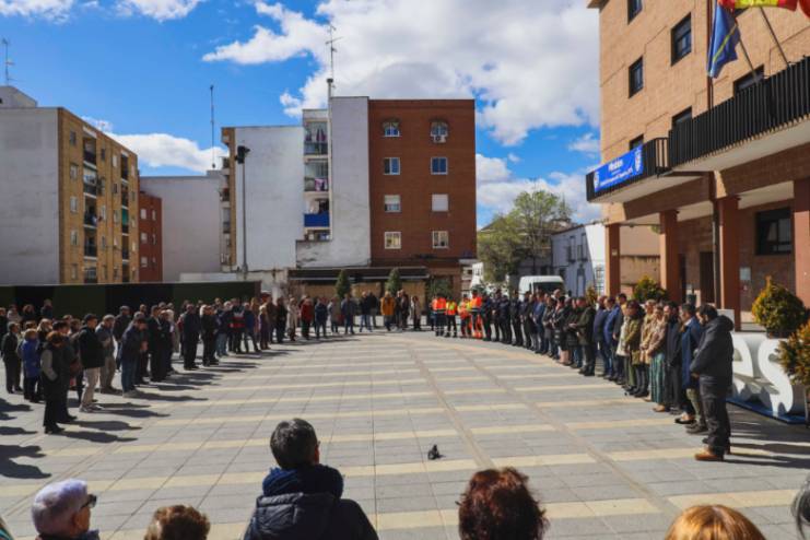 Móstoles guarda un minuto de silencio por las víctimas del 11-M (2)