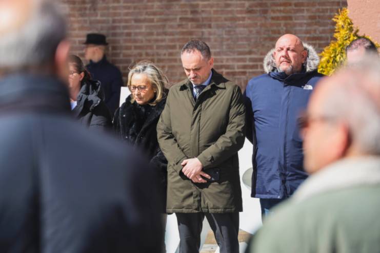 Móstoles guarda un minuto de silencio por las víctimas del 11-M (3)