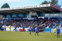 Partido de CD Móstoles contra el Navalcarnero