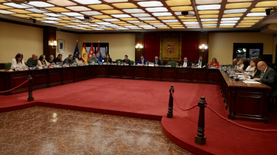 Móstoles reconoce el valioso papel de los voluntarios y las personas mayores en el Pleno municipal