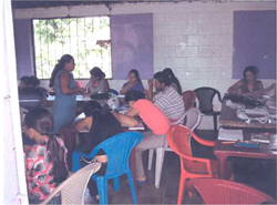 Mujeres Trabajando en los ciruculos de Educación Integral