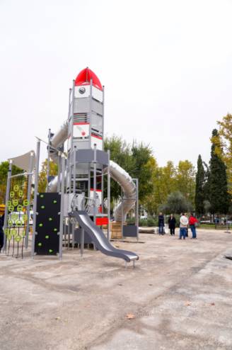 Cohete del área infantil del Parque de La Paz (3)