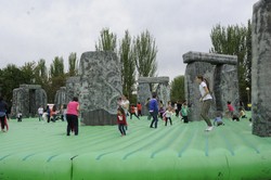 Mostoleños disfrutan con hinchable 1