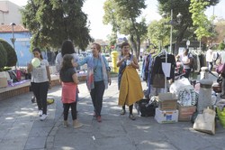 Alcalde visita Mercadillo RAIS 1