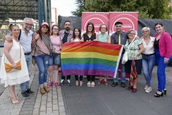Celebrando Día del Orgullo 1