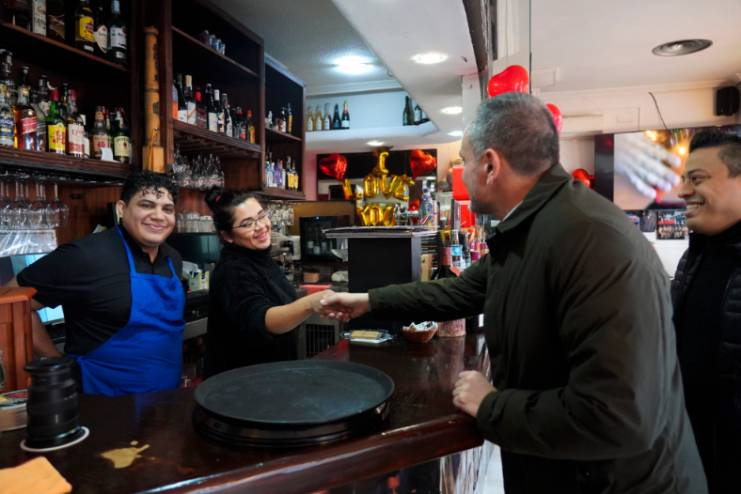 El Alcalde apoya el comercio y hostelería de Móstoles (2)
