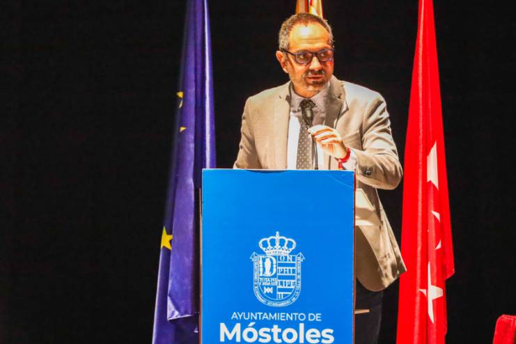 El Alcalde inaugura los ciclos formativos MóstolesxDerecho (1)